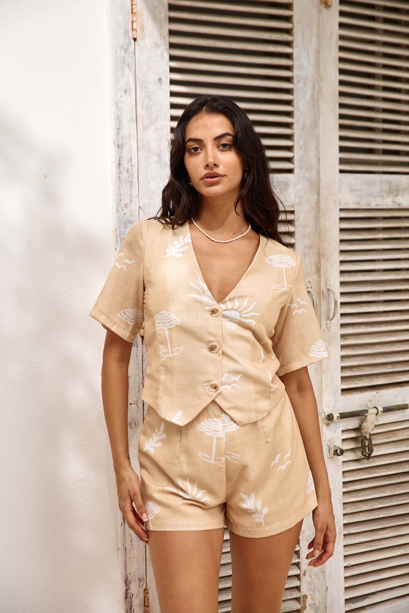 Shade Seeker Short Beige