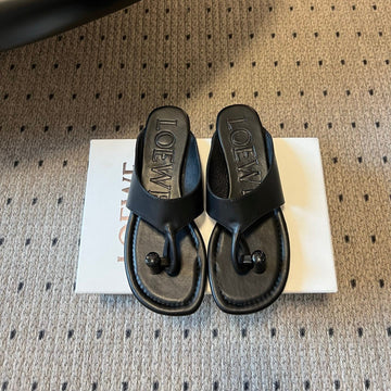 Loew 26 Flip-Flops Black in Cowhide 803536