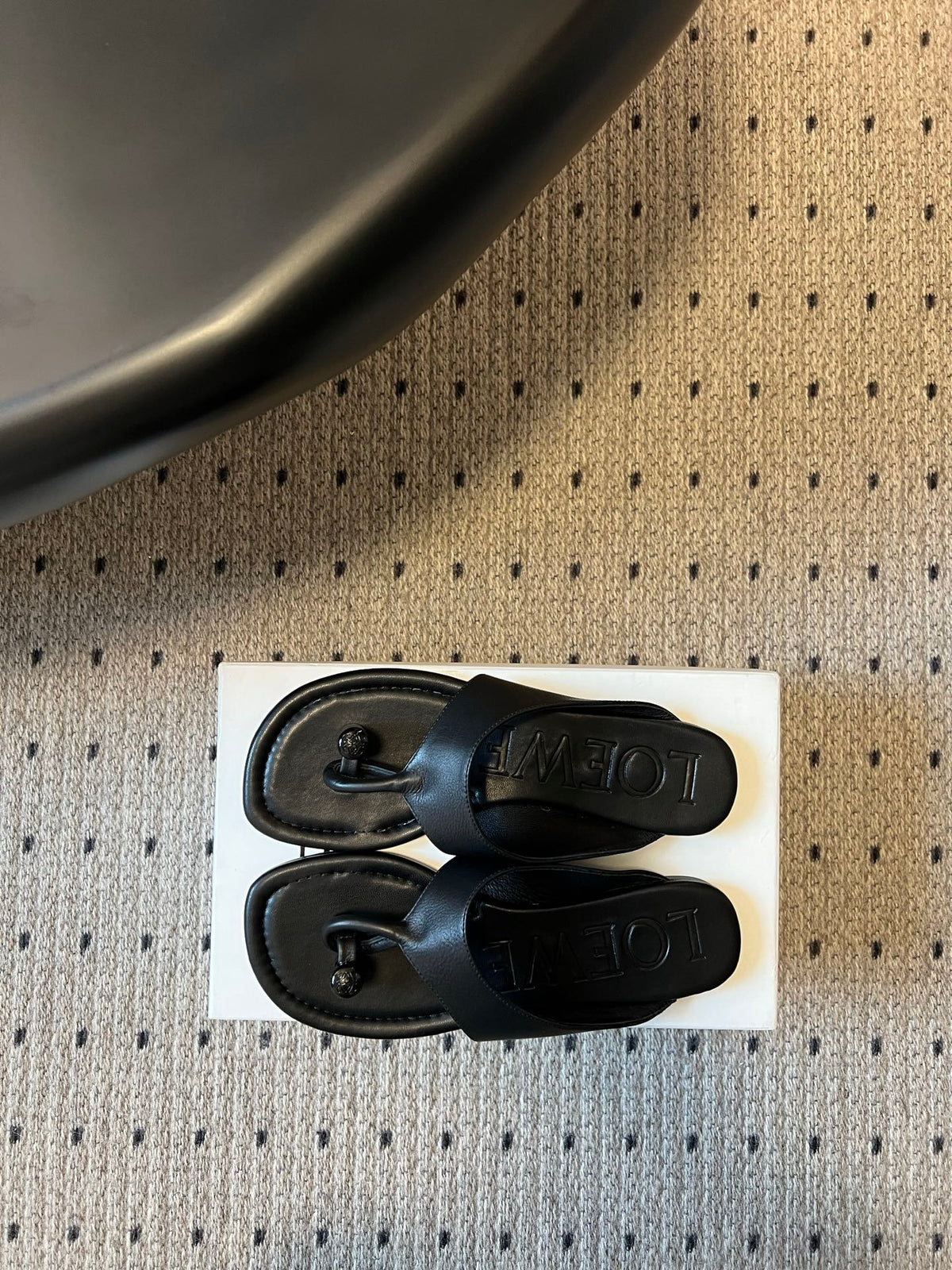 Loew 26 Flip-Flops Black in Cowhide 803536