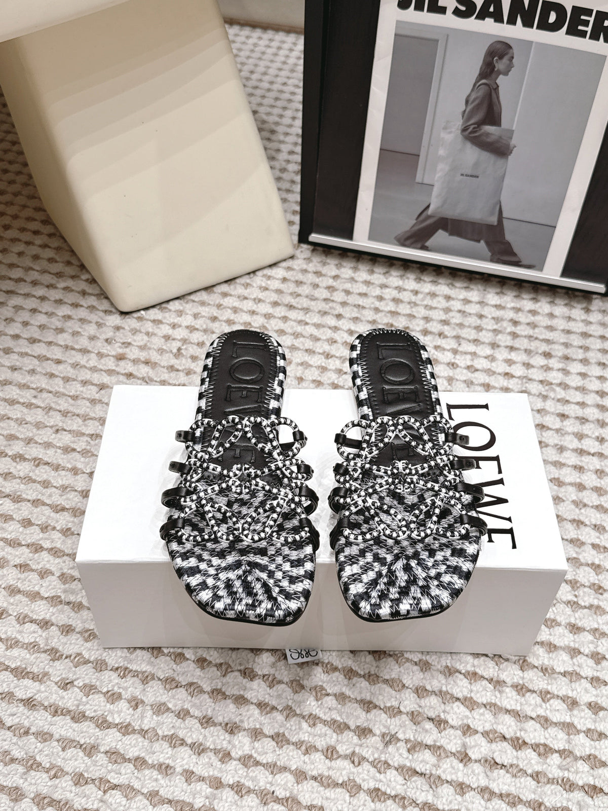 Loe 26 Openwork Woven Sandals White Black in Leather 813532