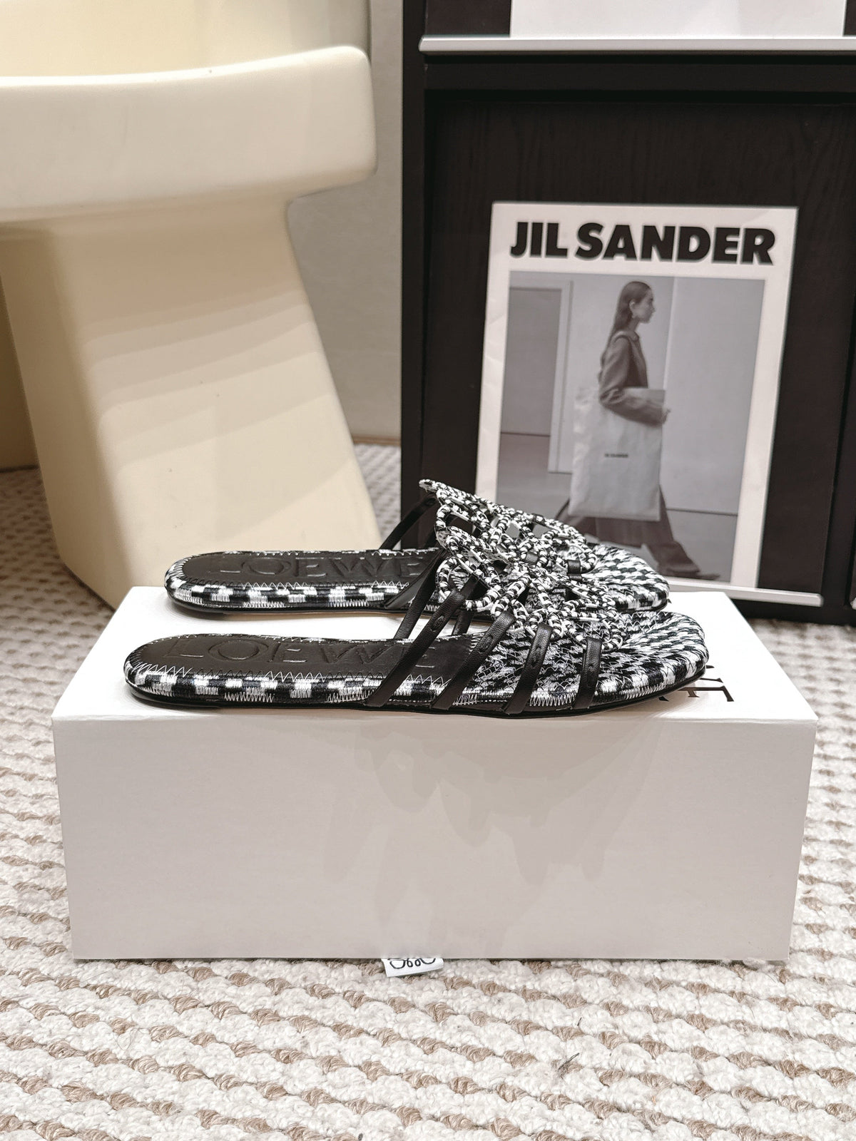 Loe 26 Openwork Woven Sandals White Black in Leather 813532