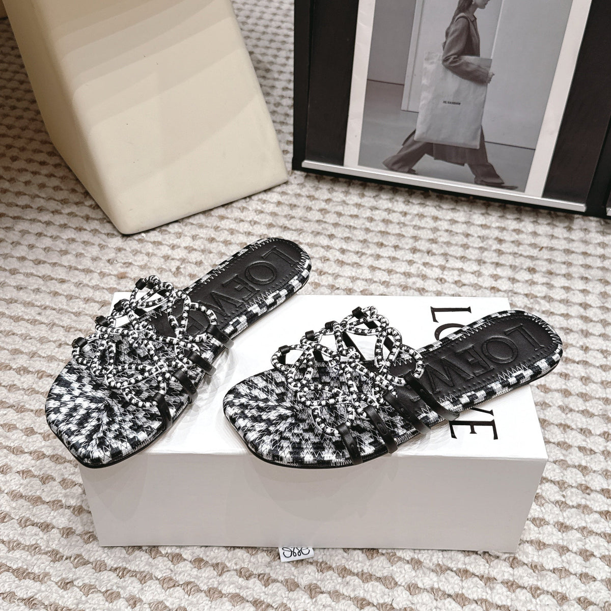 Loe 26 Openwork Woven Sandals White Black in Leather 813532