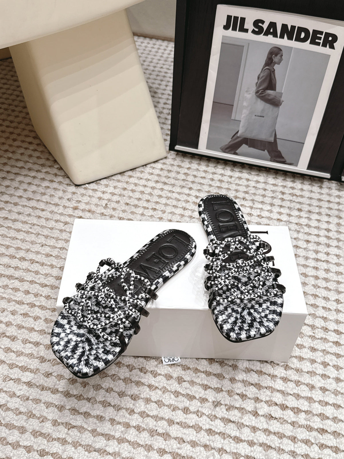 Loe 26 Openwork Woven Sandals White Black in Leather 813532