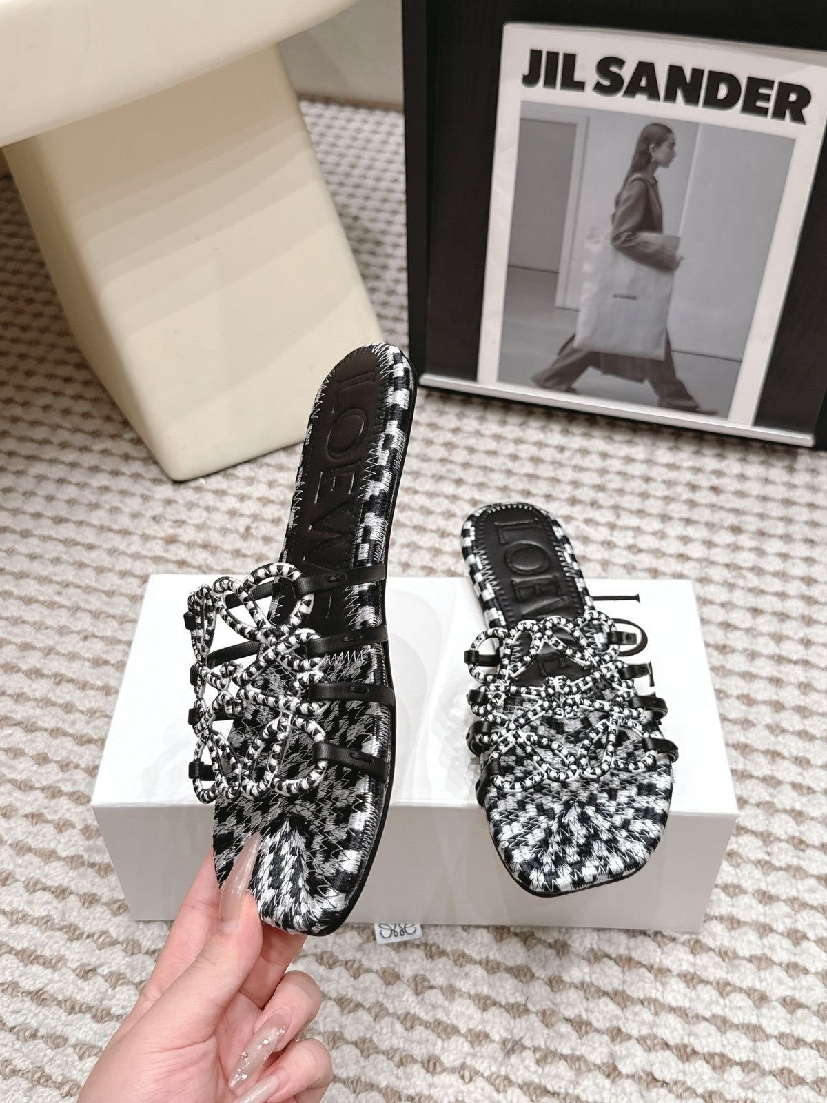 Loe 26 Openwork Woven Sandals White Black in Leather 813532