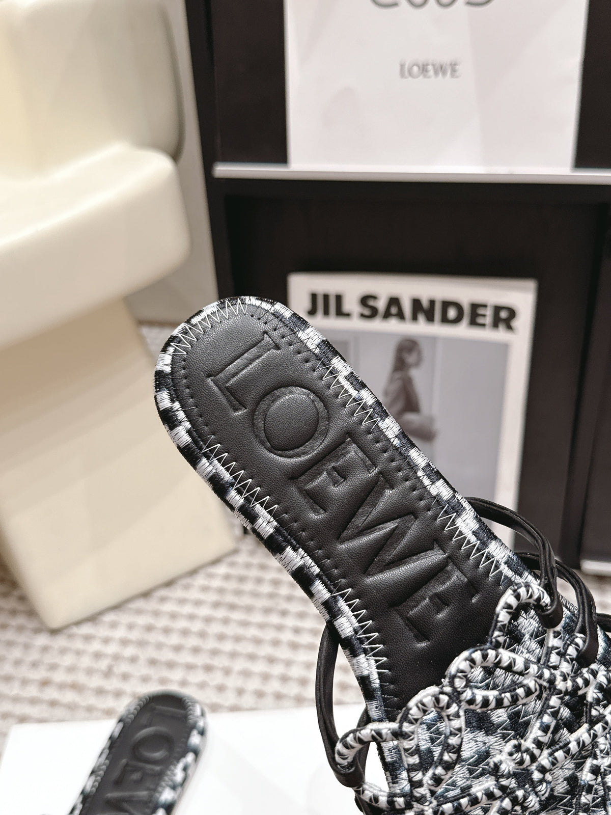 Loe 26 Openwork Woven Sandals White Black in Leather 813532