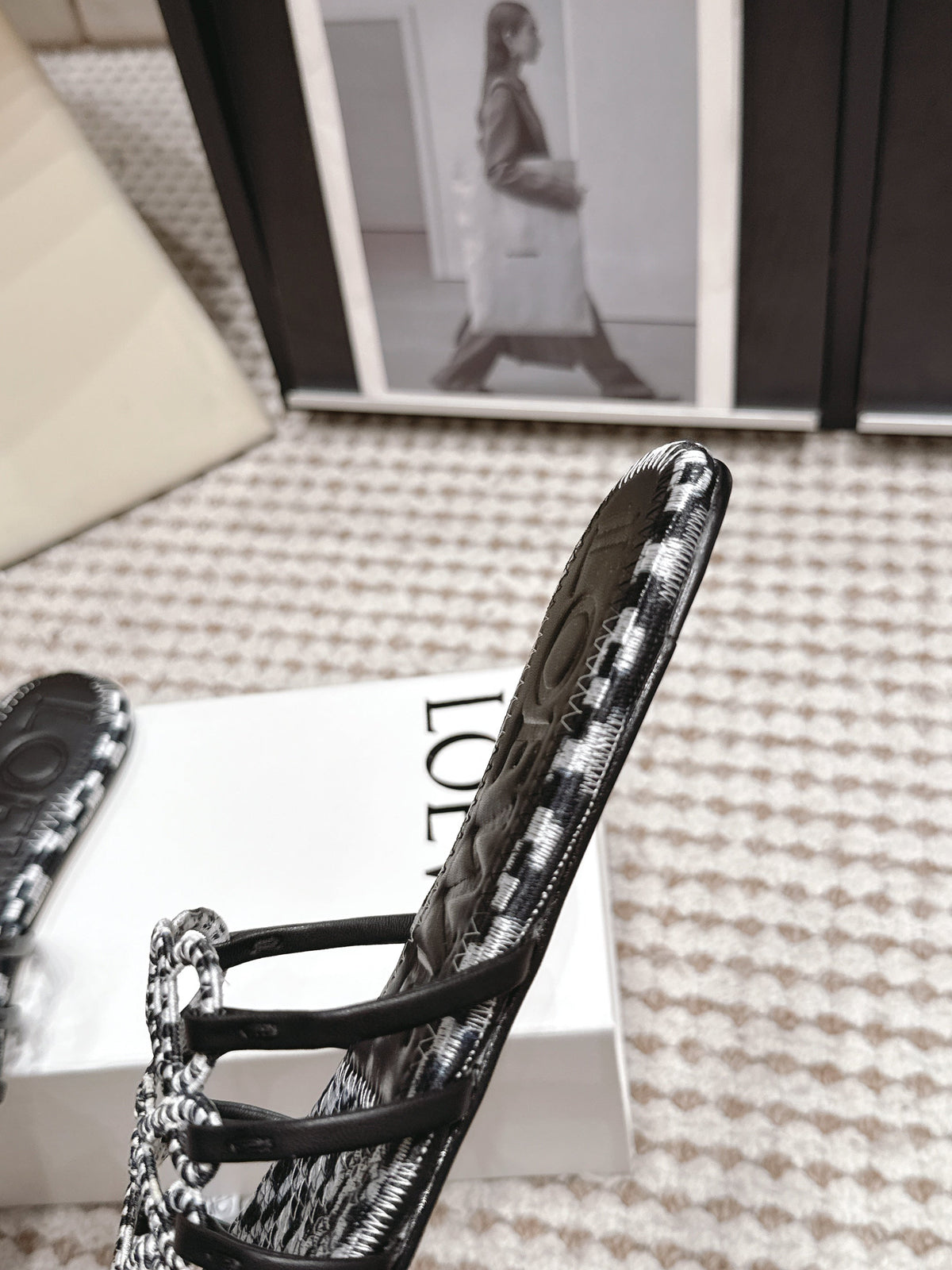 Loe 26 Openwork Woven Sandals White Black in Leather 813532