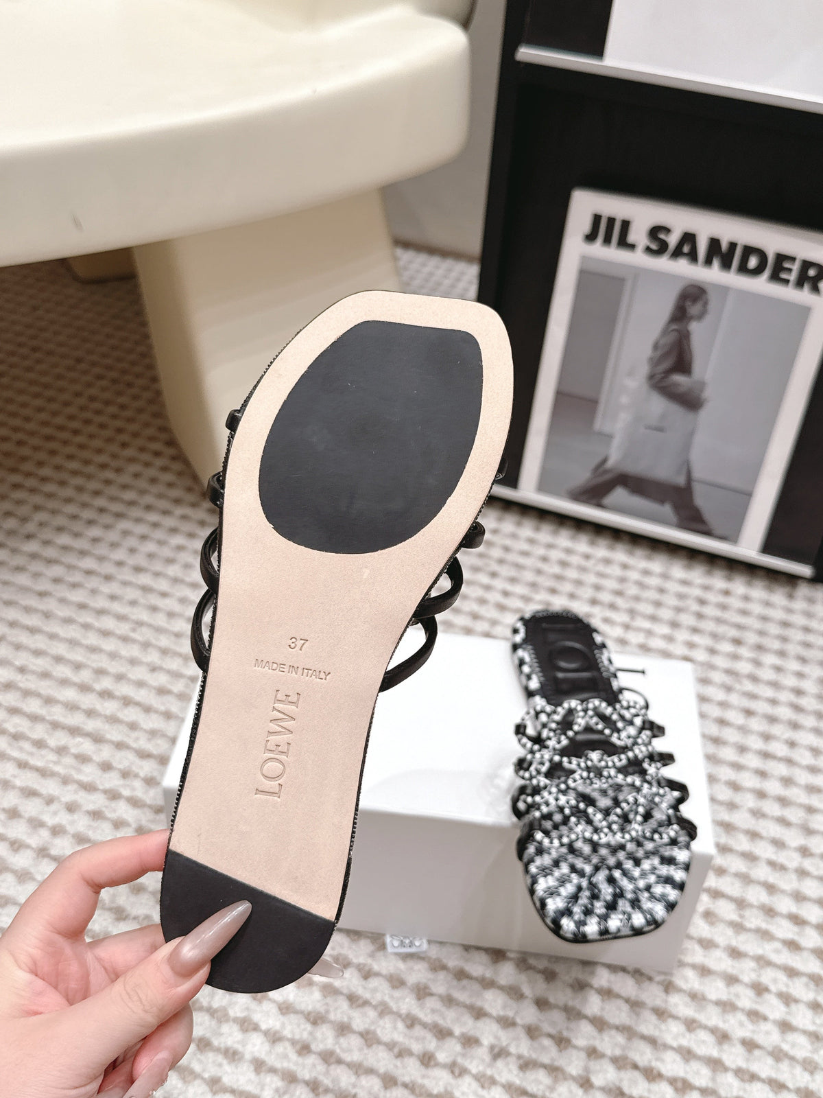 Loe 26 Openwork Woven Sandals White Black in Leather 813532