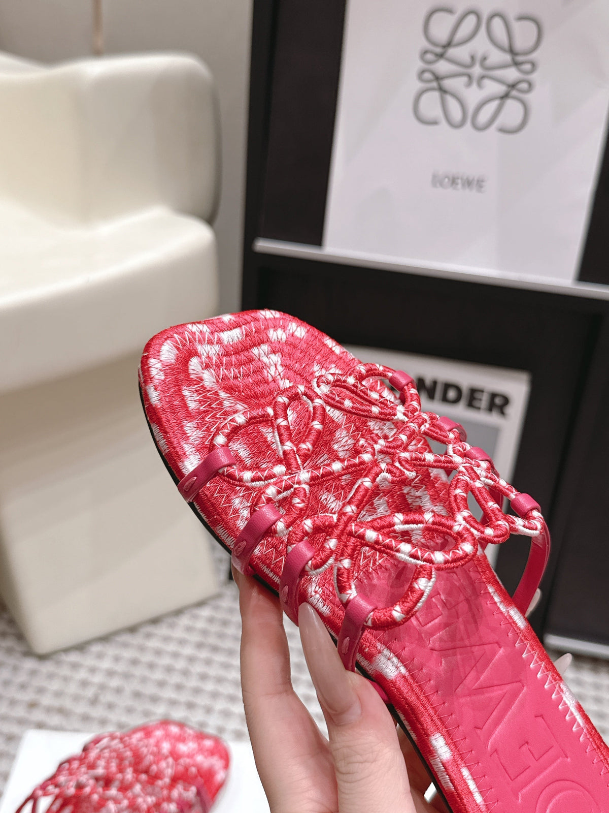Loe 26 Openwork Woven Sandals Pink in Leather 813534