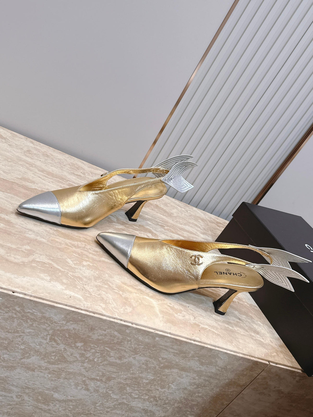 CC Métiers d'art 2026 Slingbacks 9.5cm Gold Metallic Lambskin 898983