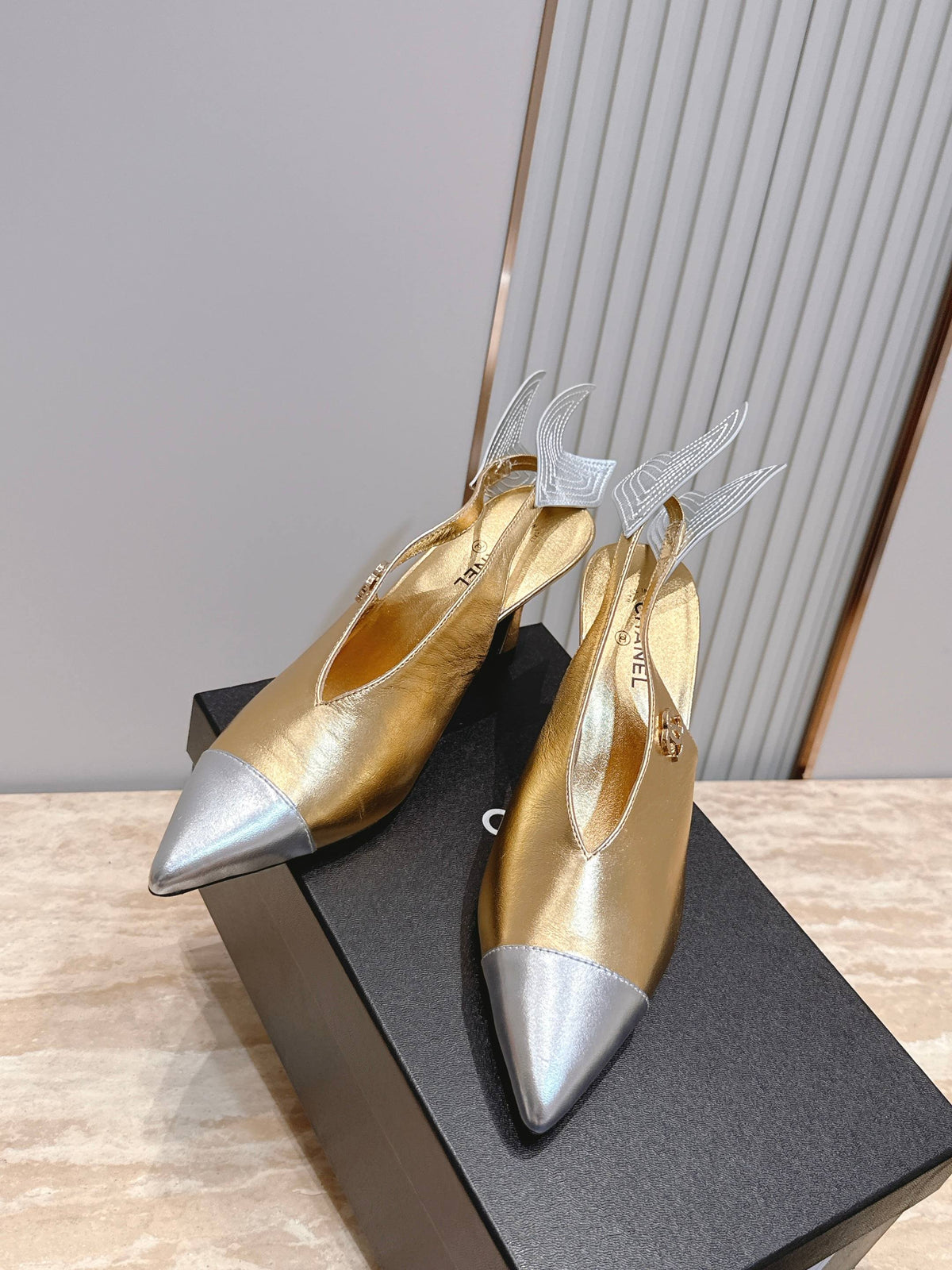 CC Métiers d'art 2026 Slingbacks 9.5cm Gold Metallic Lambskin 898983