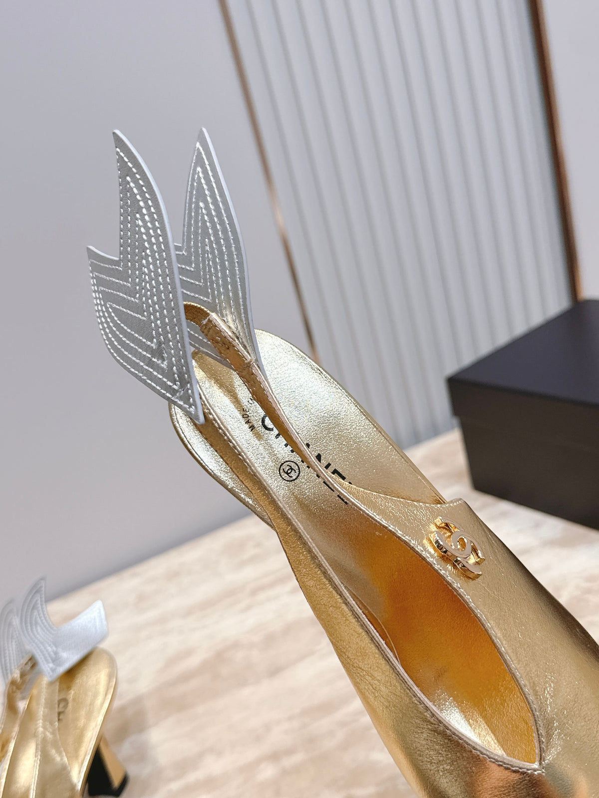 CC Métiers d'art 2026 Slingbacks 9.5cm Gold Metallic Lambskin 898983