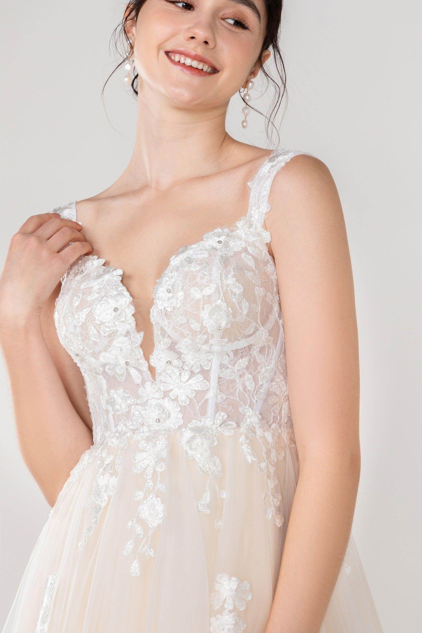 A-Line Sweep-Brush Train Tulle Lace Wedding Dress CW2536