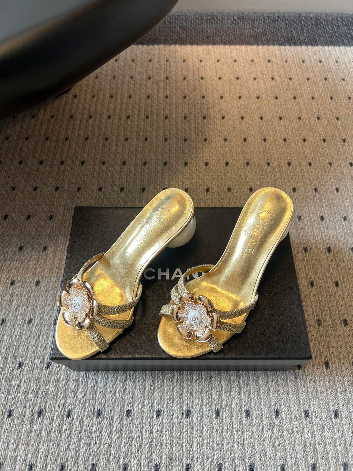 CC 2026s Pearl Camellia Sandals 7cm Gold Cowhide 719456