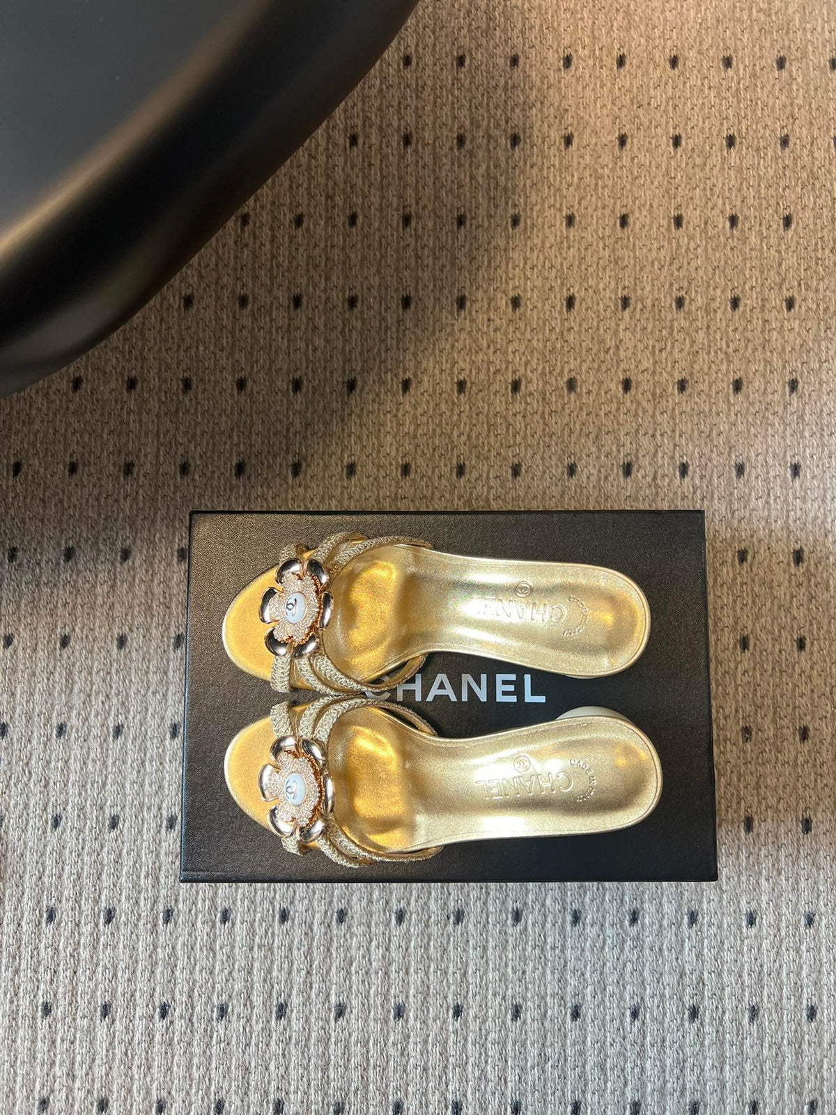 CC 2026s Pearl Camellia Sandals 7cm Gold Cowhide 719456