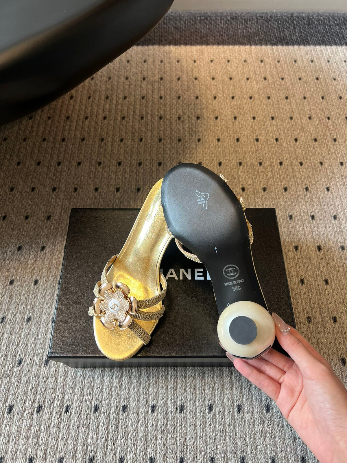 CC 2026s Pearl Camellia Sandals 7cm Gold Cowhide 719456