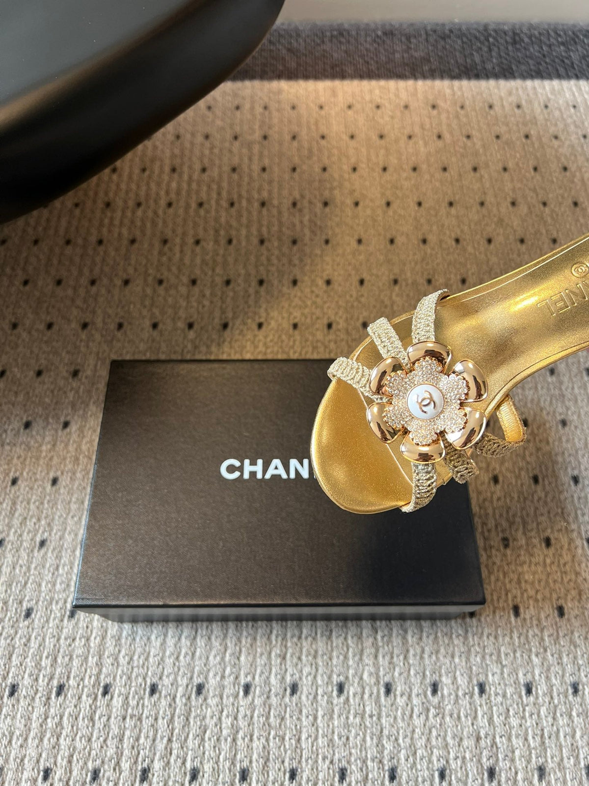CC 2026s Pearl Camellia Sandals 7cm Gold Cowhide 719456