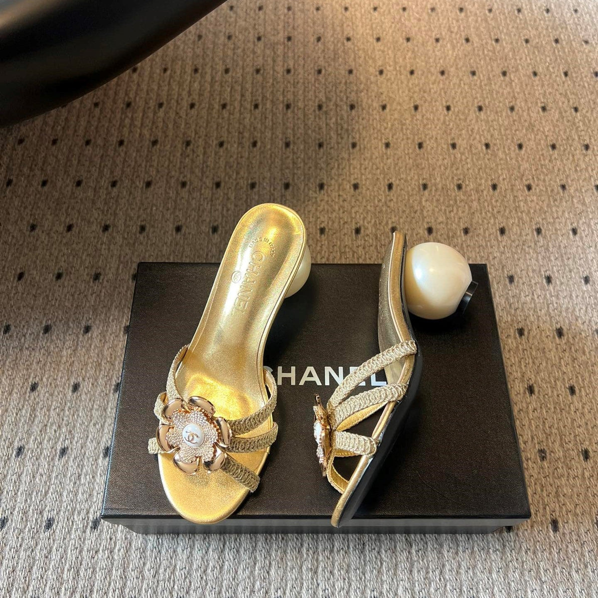CC 2026s Pearl Camellia Sandals 7cm Gold Cowhide 719456