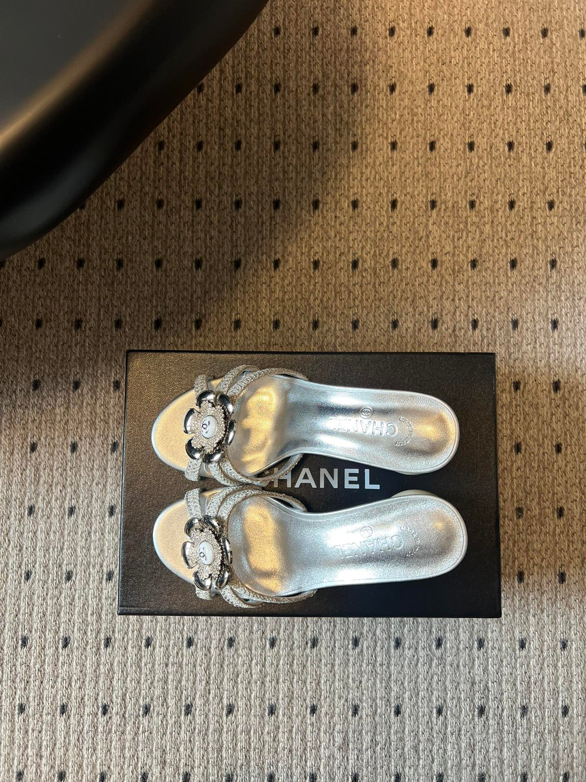 CC 2026s Pearl Camellia Sandals 7cm Sliver Cowhide 719457