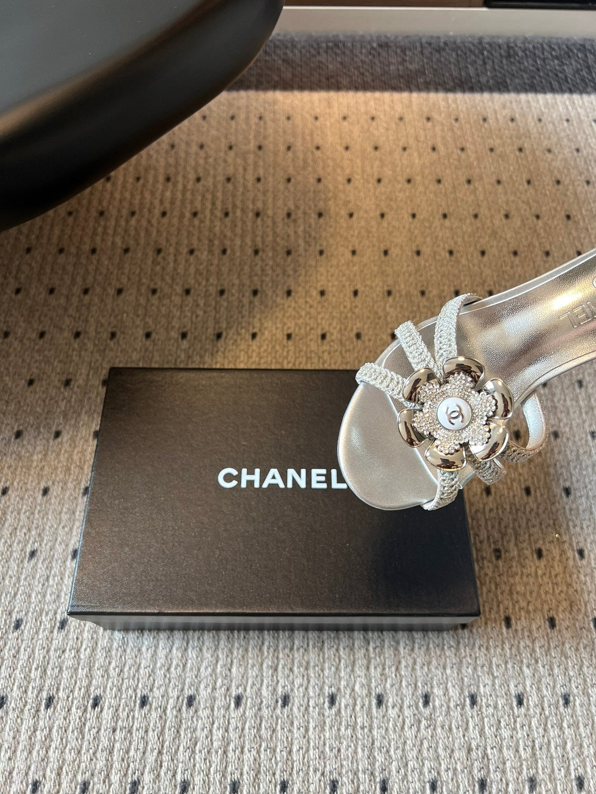 CC 2026s Pearl Camellia Sandals 7cm Sliver Cowhide 719457