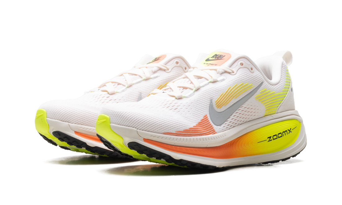 Vomero 18 WMNS Phantom Light Wild Mango Volt HM6804 002