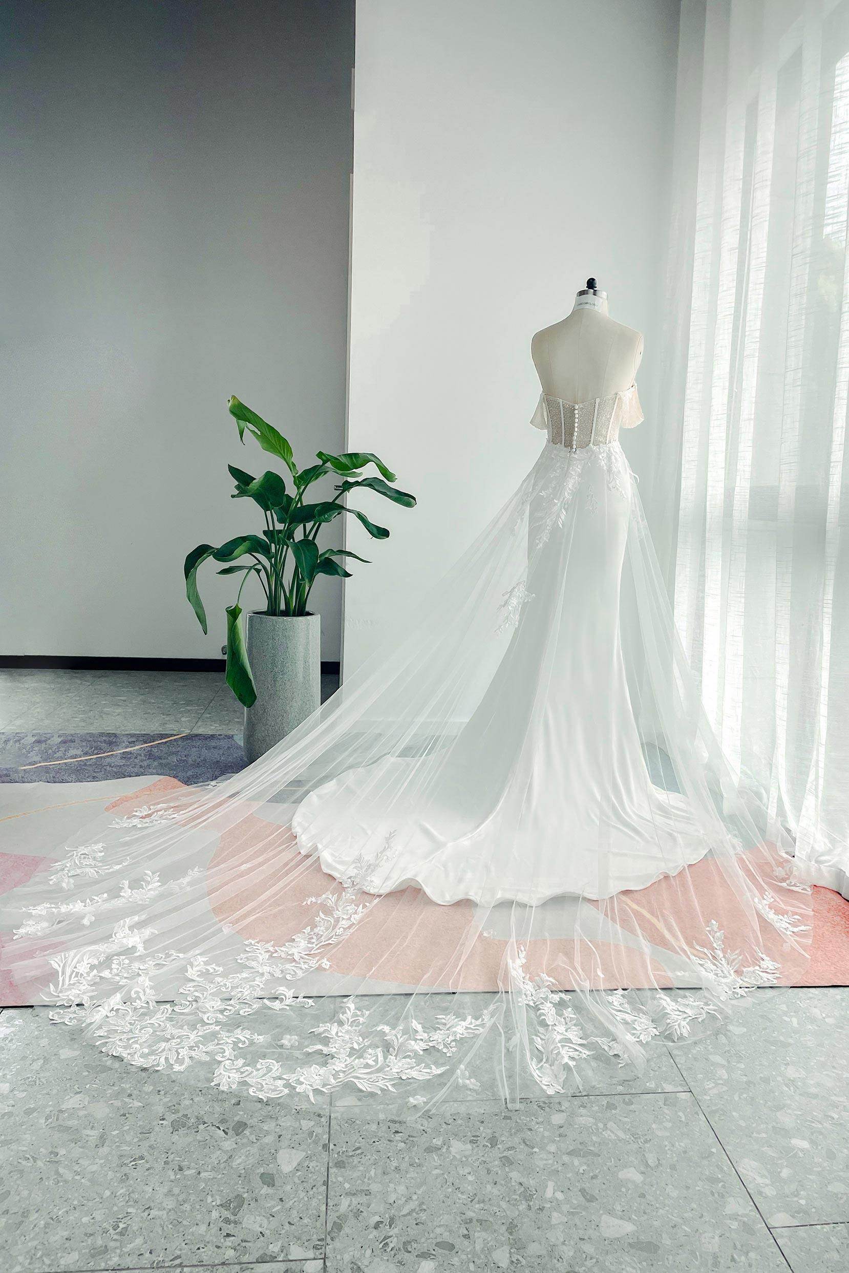 Trumpet-Mermaid Court Train Lace Stretch Satin Wedding Dress CW3139