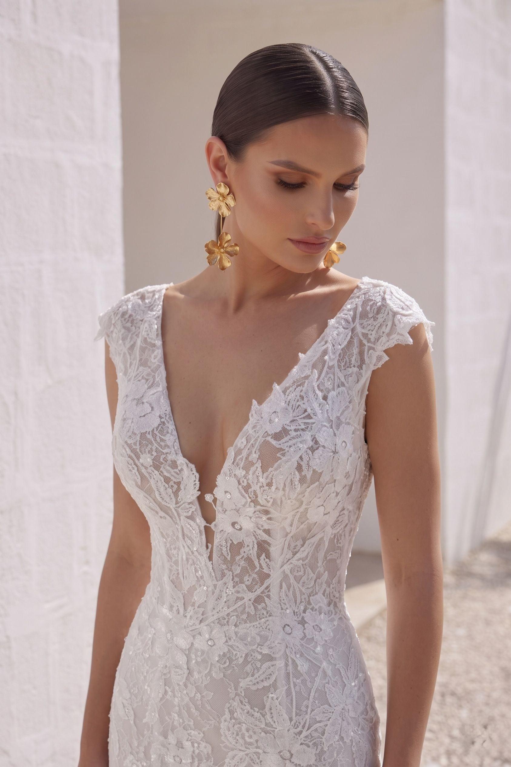 Trumpet-Mermaid Chapel Train Lace Tulle Wedding Dress CW3142