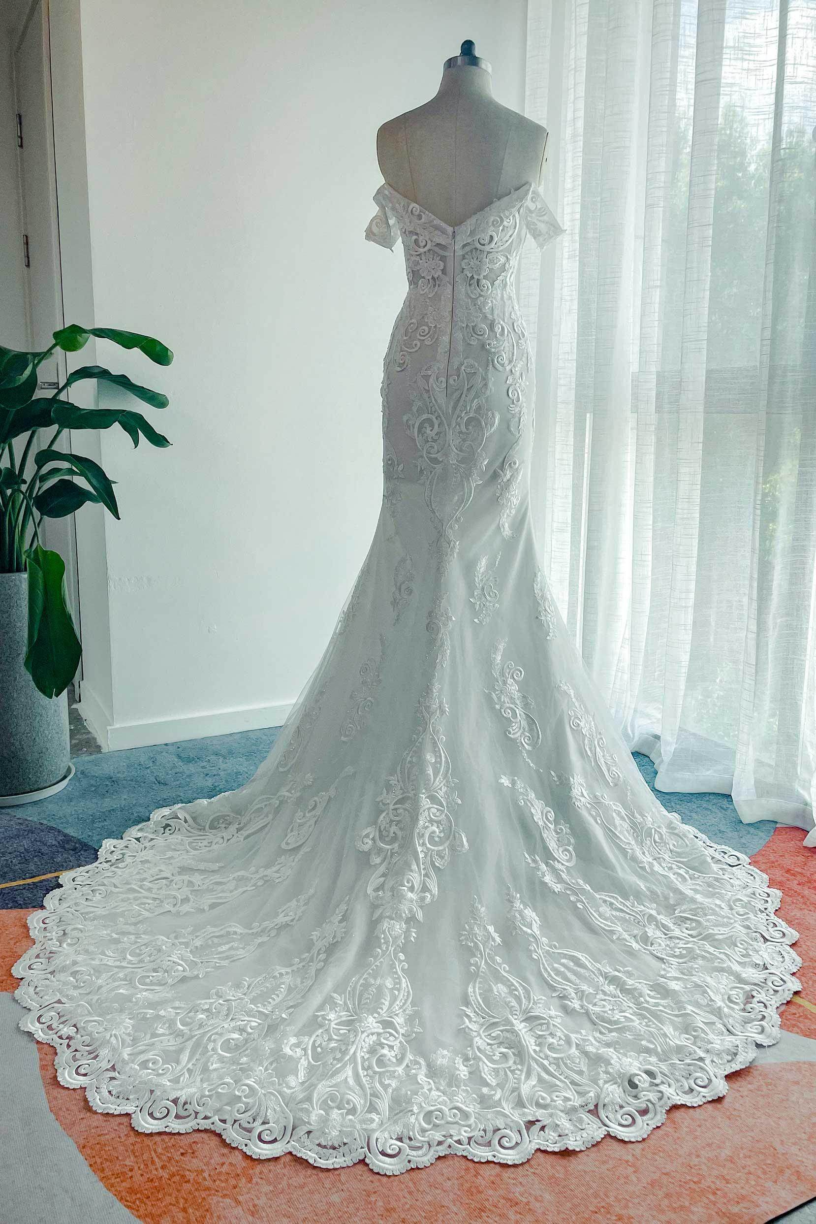 Trumpet-Mermaid Chapel Train Lace Tulle Wedding Dress CW3149