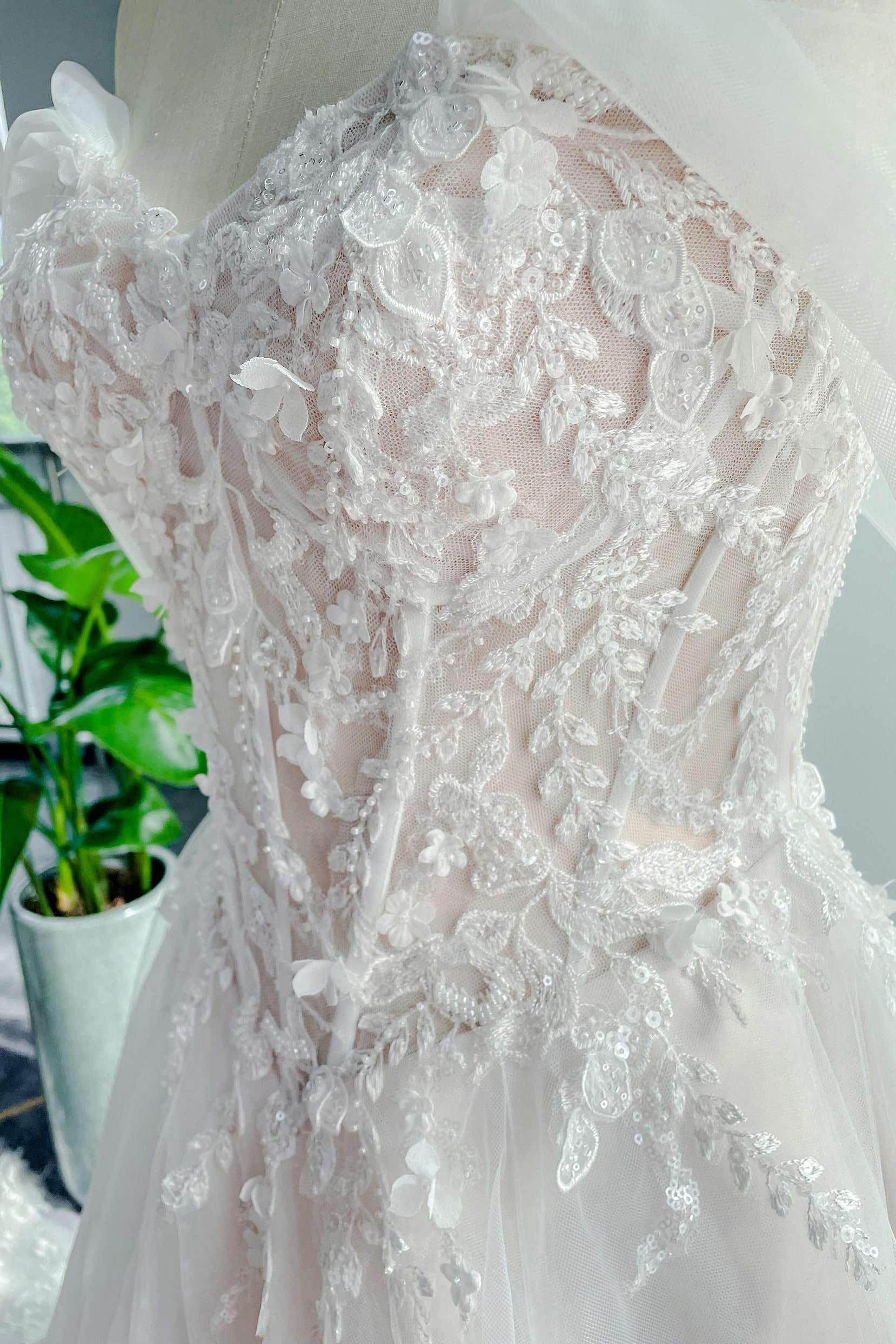 A-Line Court Train Lace Tulle Wedding Dress CW3158