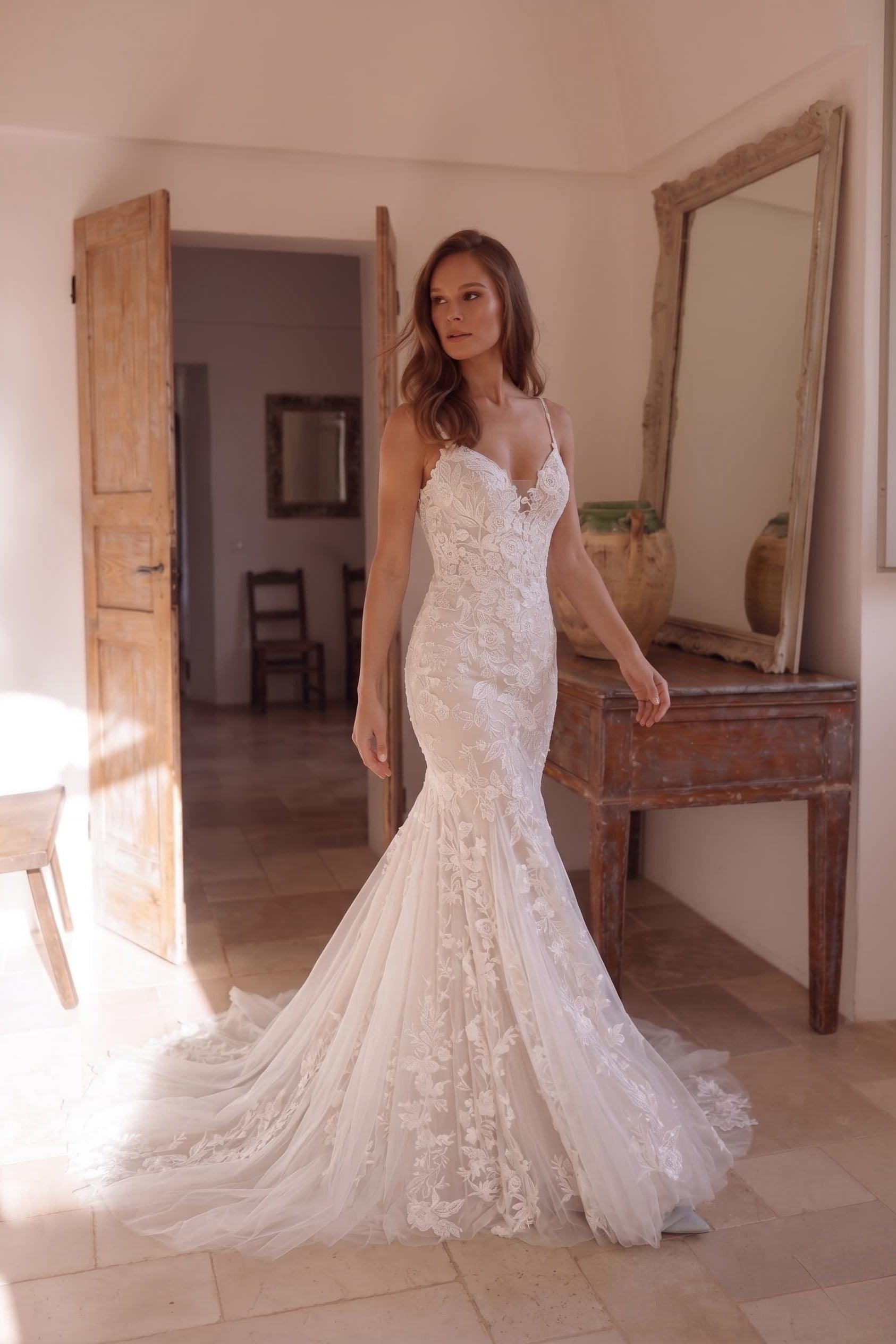 Trumpet-Mermaid Chapel Train Lace Tulle Wedding Dress CW3276
