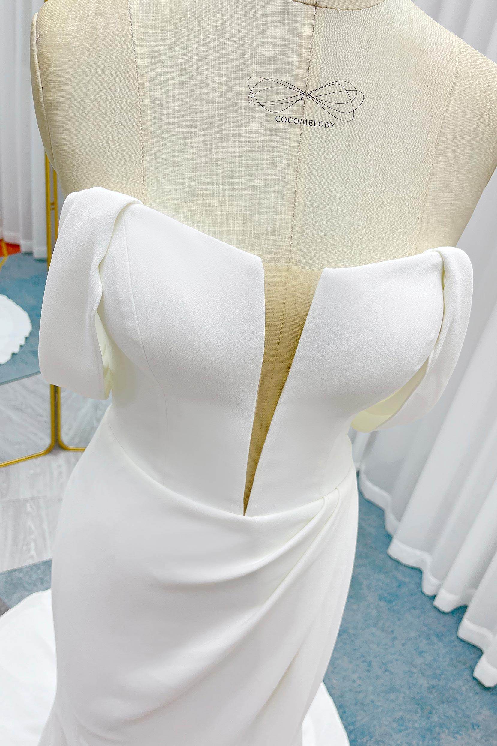 Trumpet-Mermaid Court Train Stretch Satin Wedding Dress CW3291