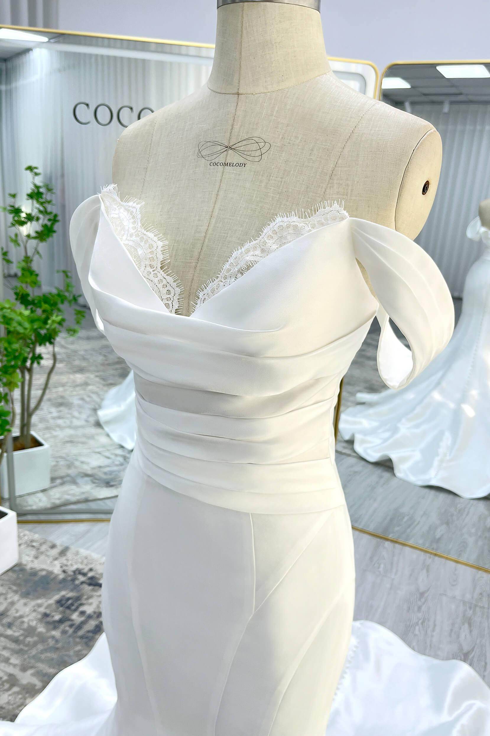 Trumpet-Mermaid Court Train Glitter Wedding Dress CW3334