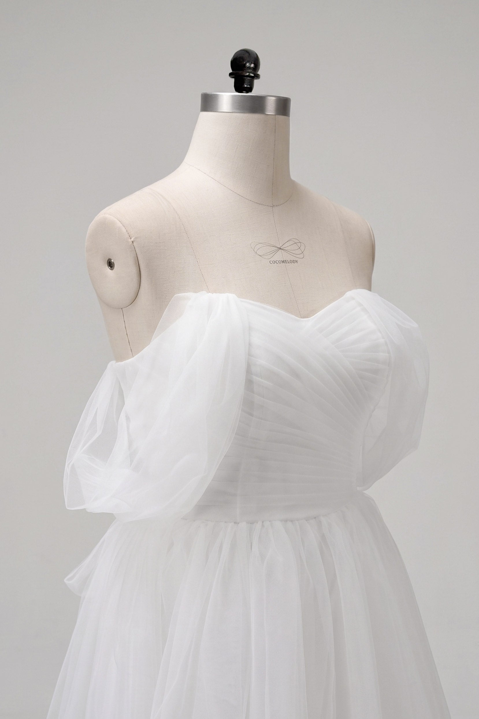 Off-The-Shoulder Sleeveless Tulle Little White Dress CW3387