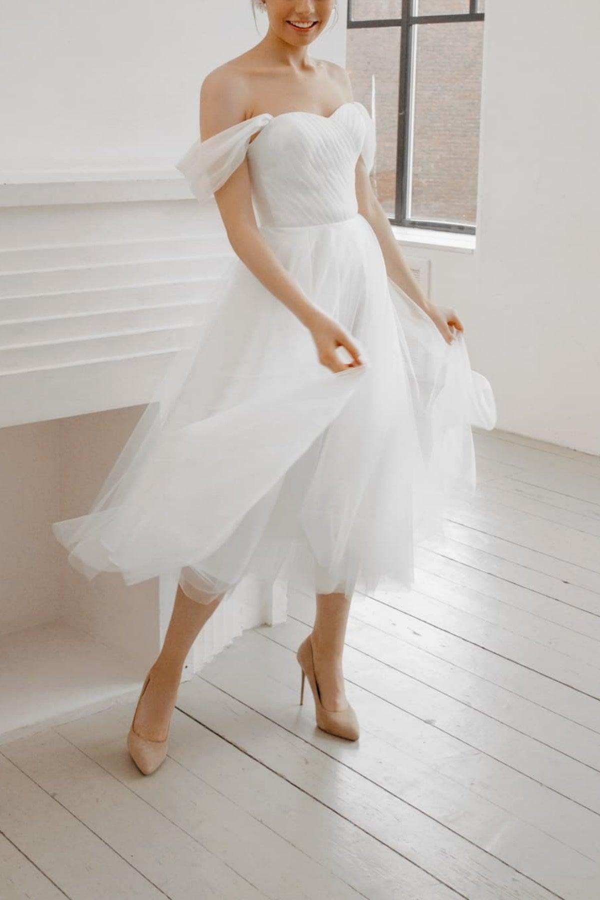 Off-The-Shoulder Sleeveless Tulle Little White Dress CW3387
