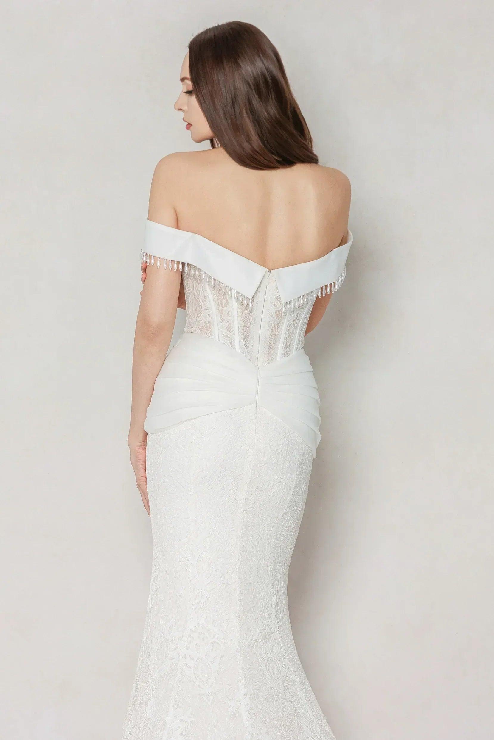 Trumpet-Mermaid Court Train Lace Wedding Dress CW3637