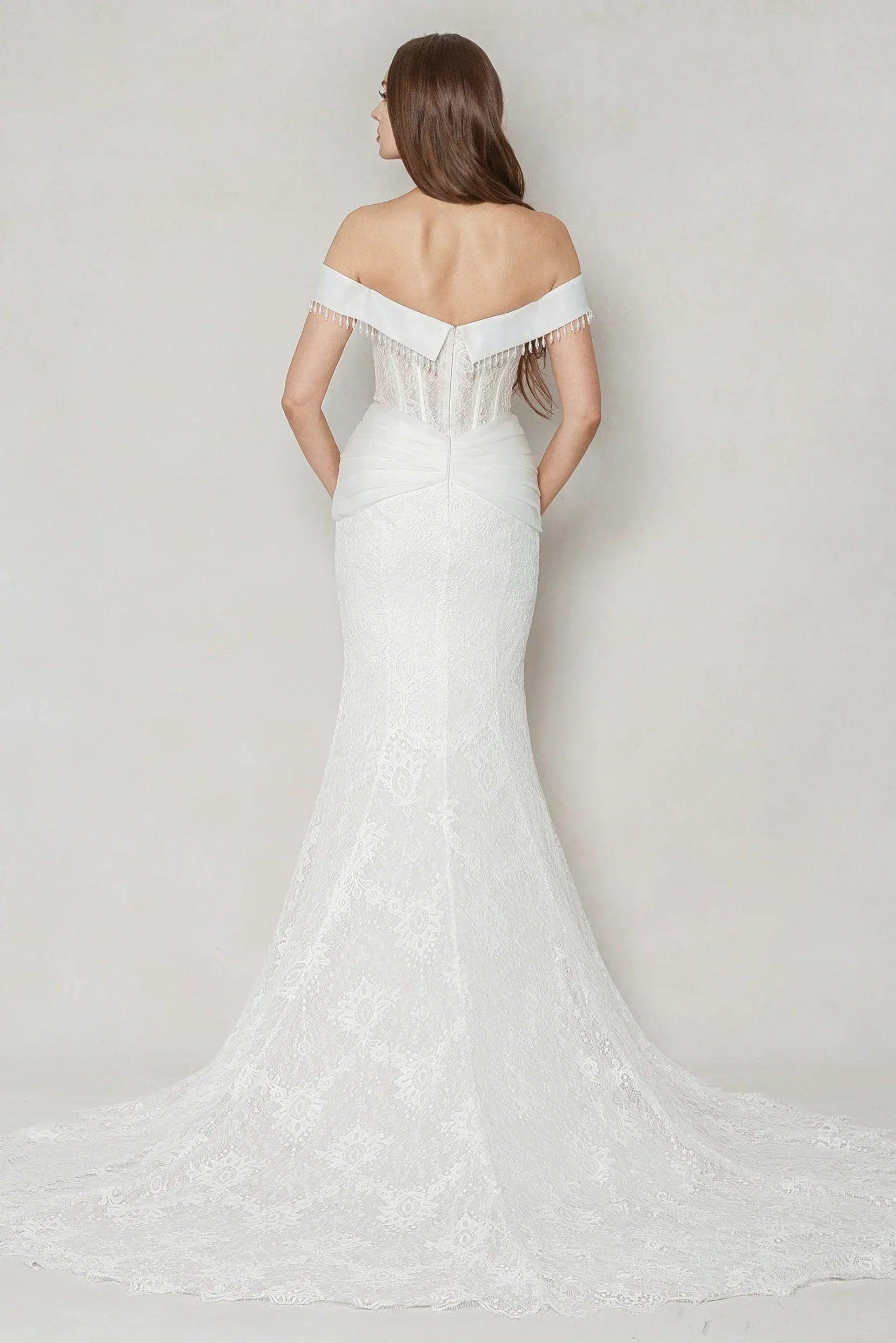 Trumpet-Mermaid Court Train Lace Wedding Dress CW3637