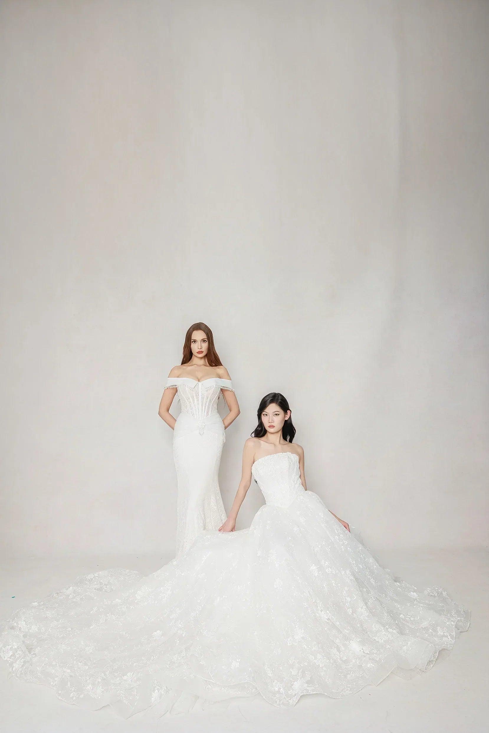 Trumpet-Mermaid Court Train Lace Wedding Dress CW3637