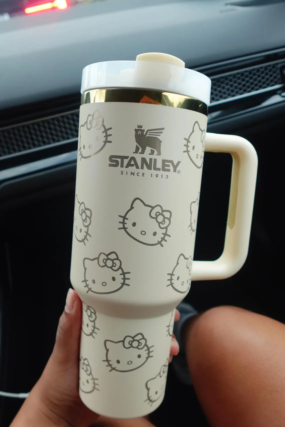 Hello Kitty- 40oz