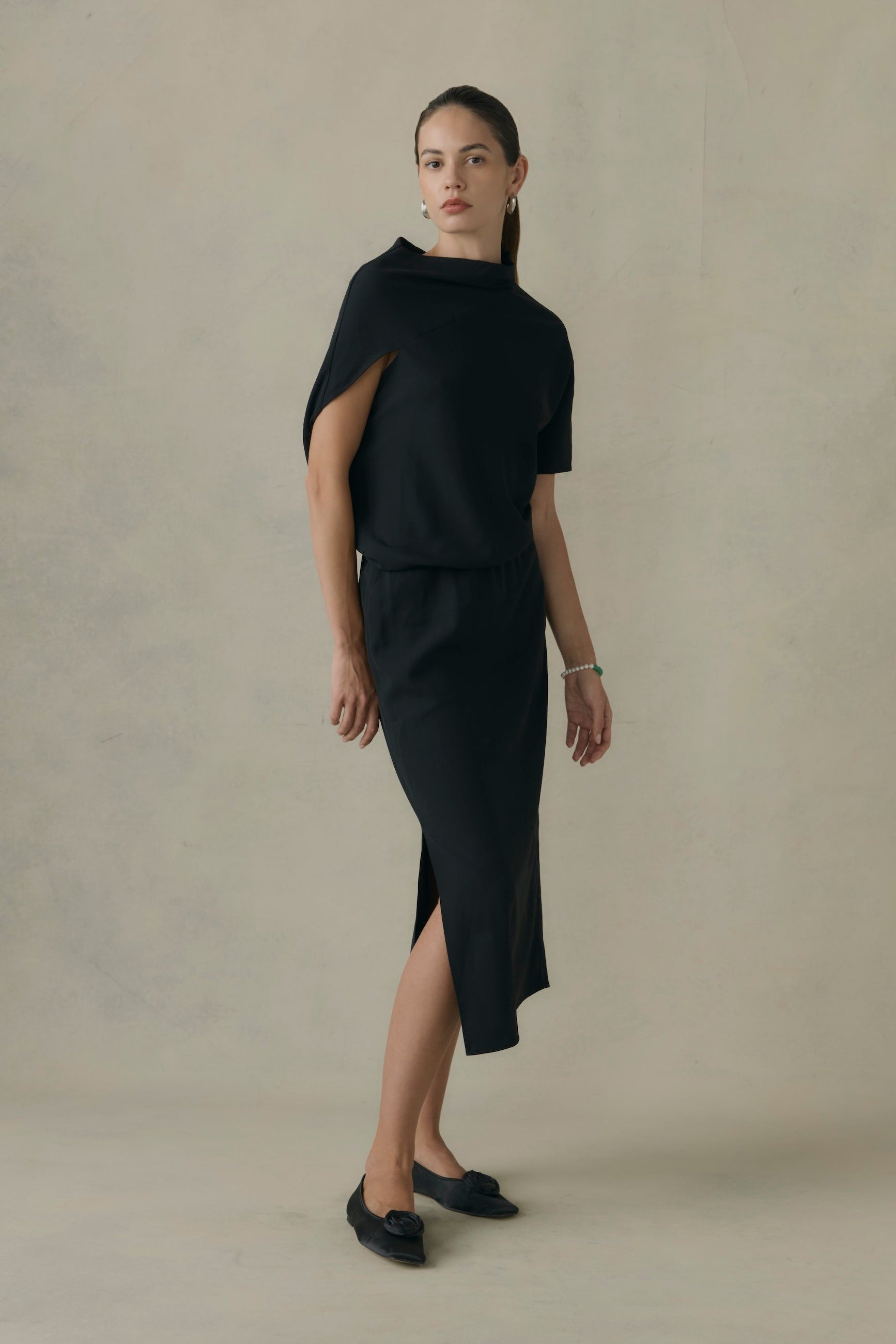 Gitte Asymmetric-Sleeve Dress