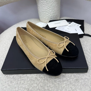 CC 25A Ballet Flat Beige Black Suede