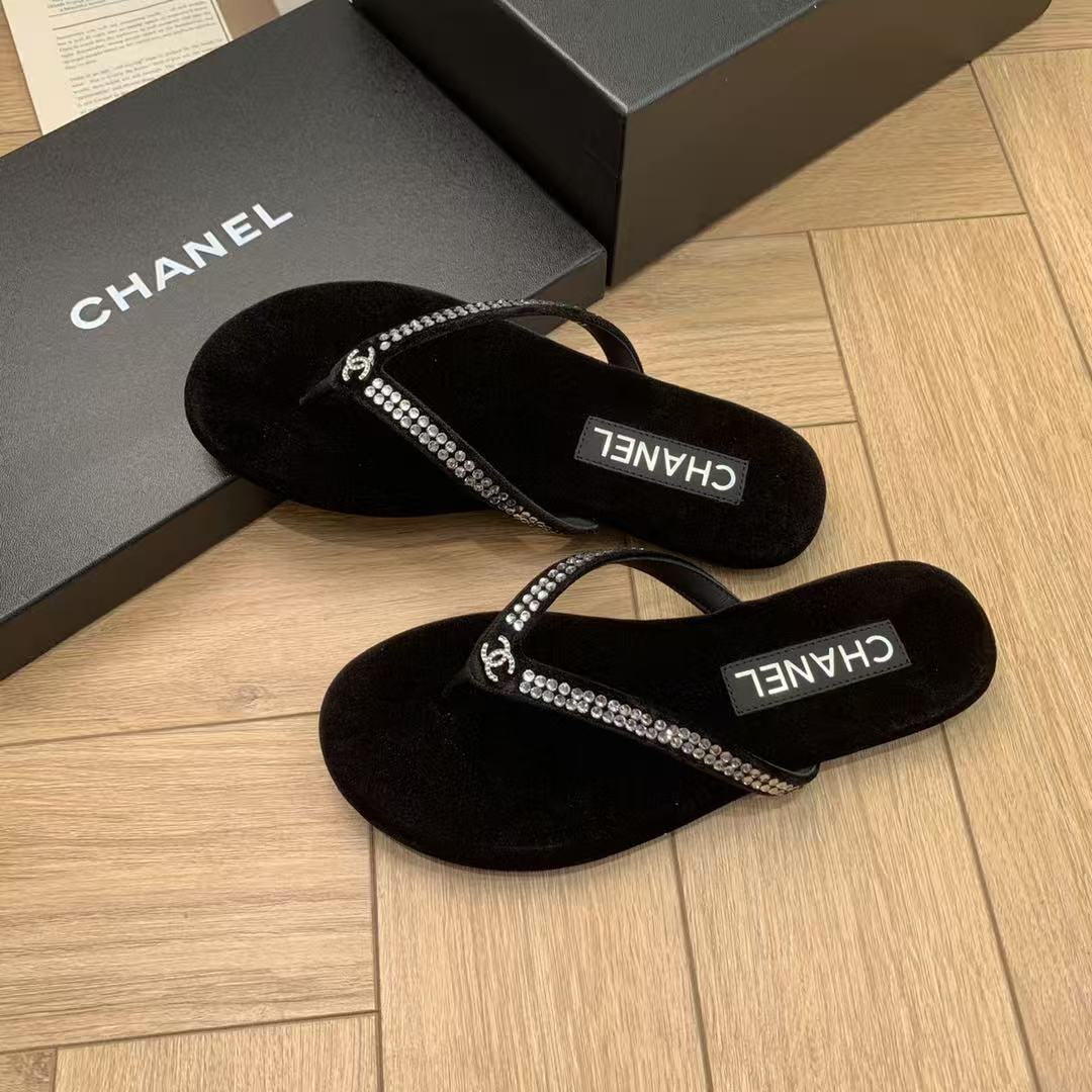 CC Crystal-Strap Thong Sandals Black Suede