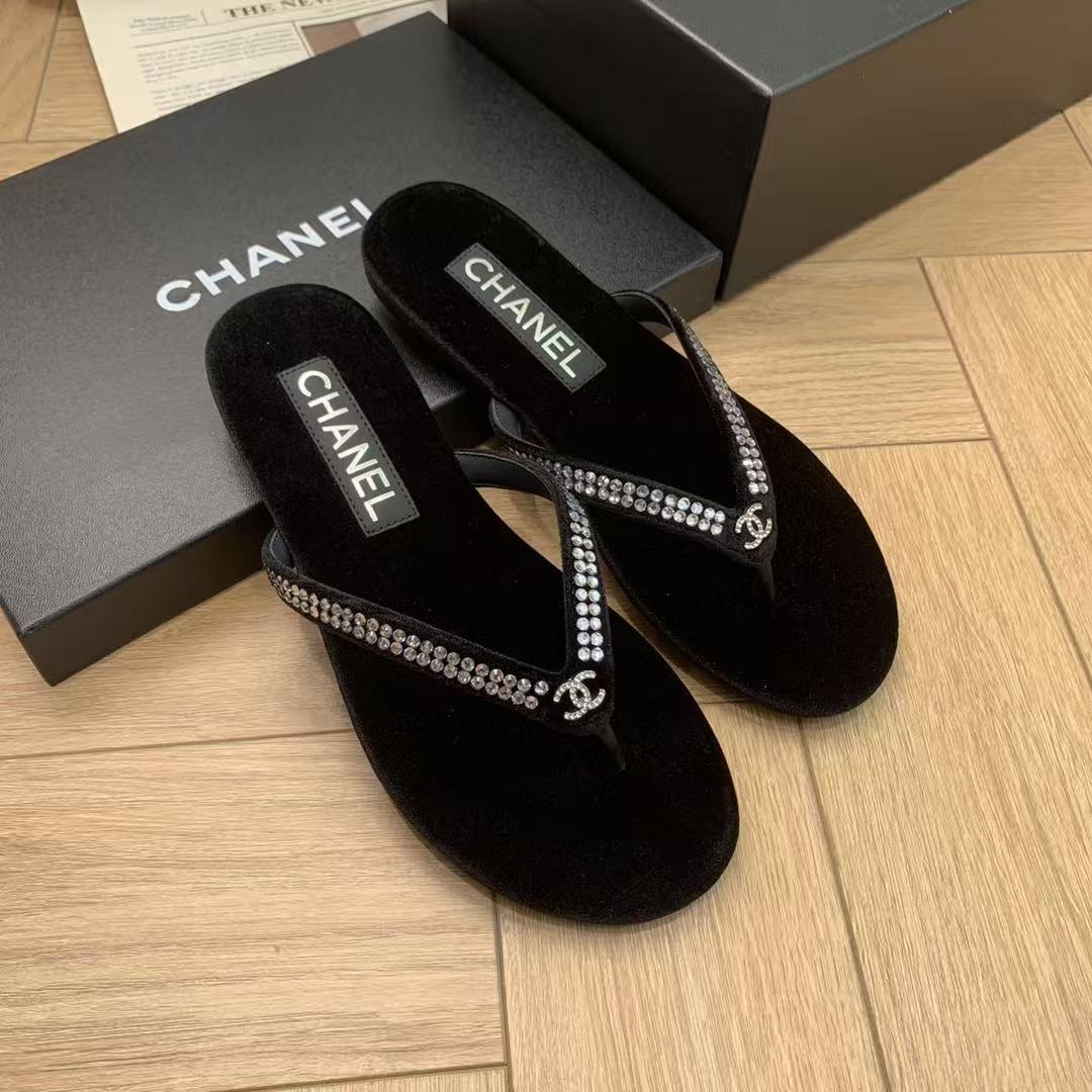 CC Crystal-Strap Thong Sandals Black Suede