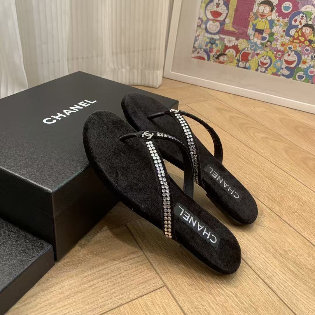 CC Crystal-Strap Thong Sandals Black Suede