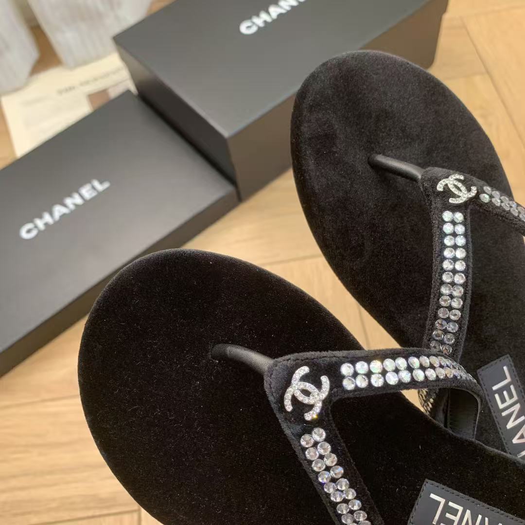 CC Crystal-Strap Thong Sandals Black Suede