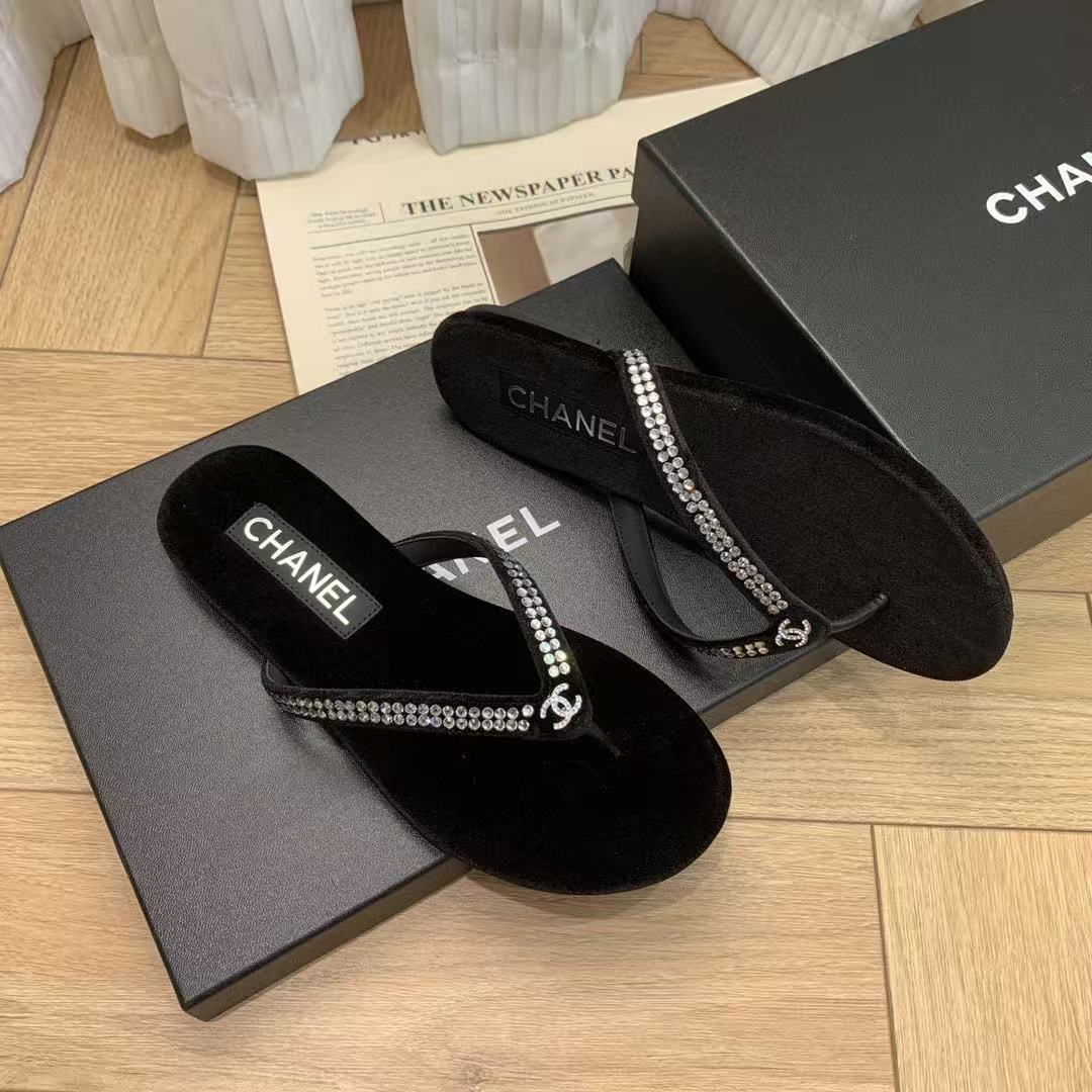 CC Crystal-Strap Thong Sandals Black Suede