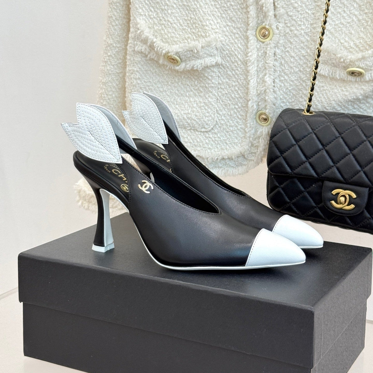 CC Métiers d'art 2026 Slingbacks 9.5cm Black White Lambskin