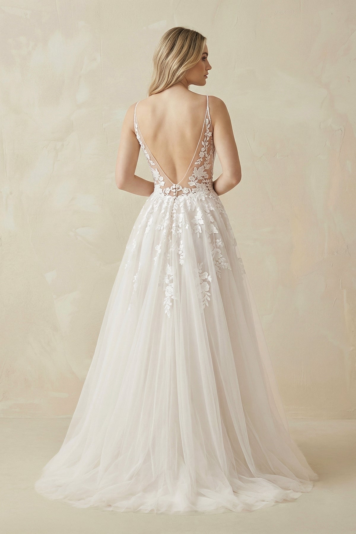 A Line Lace Tulle V-neck Sleeveless Wedding Dress in Ivory