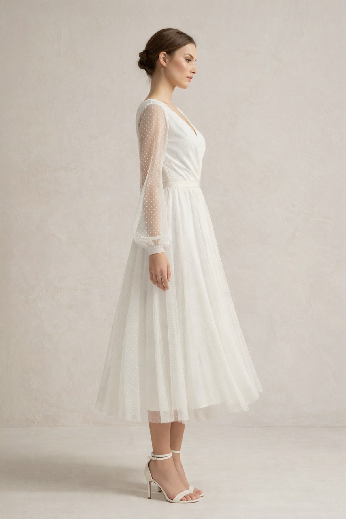 A Line Tulle Long Sleeves Wedding Dress in Ivory