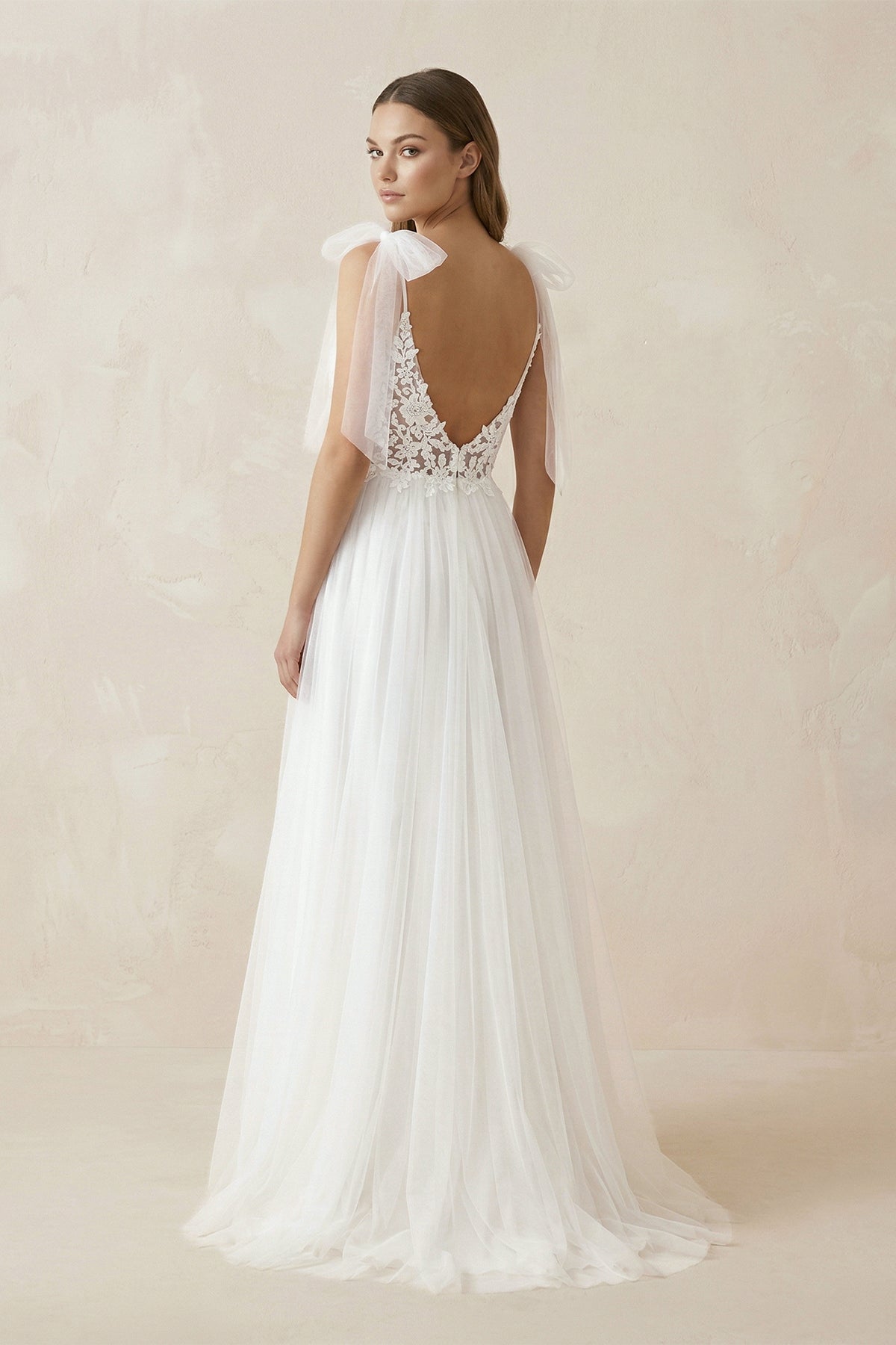 A Line V Neck Straps Tulle Split Wedding Dress/Bridal Gown with Lace