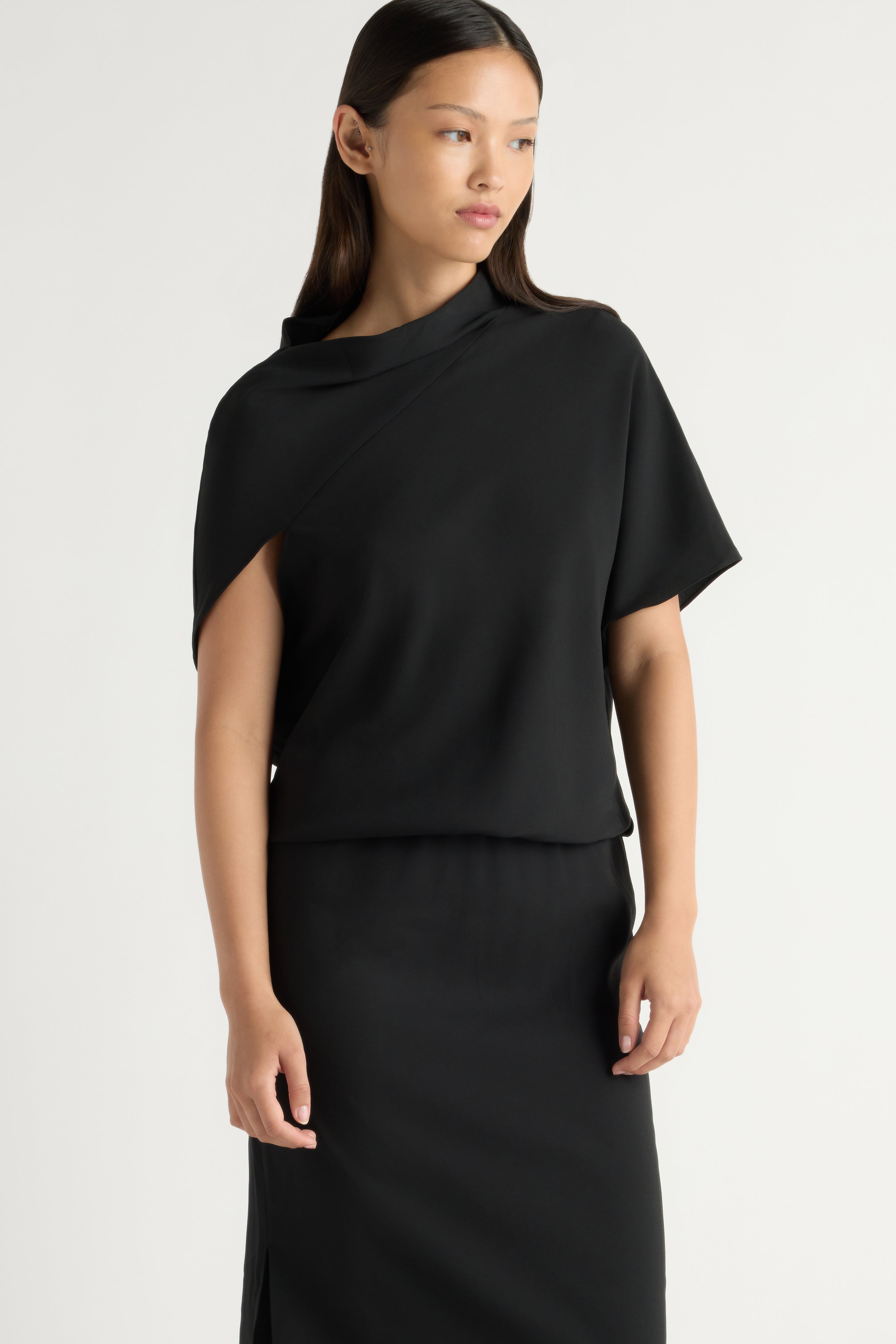 Gitte Asymmetric-Sleeve Dress