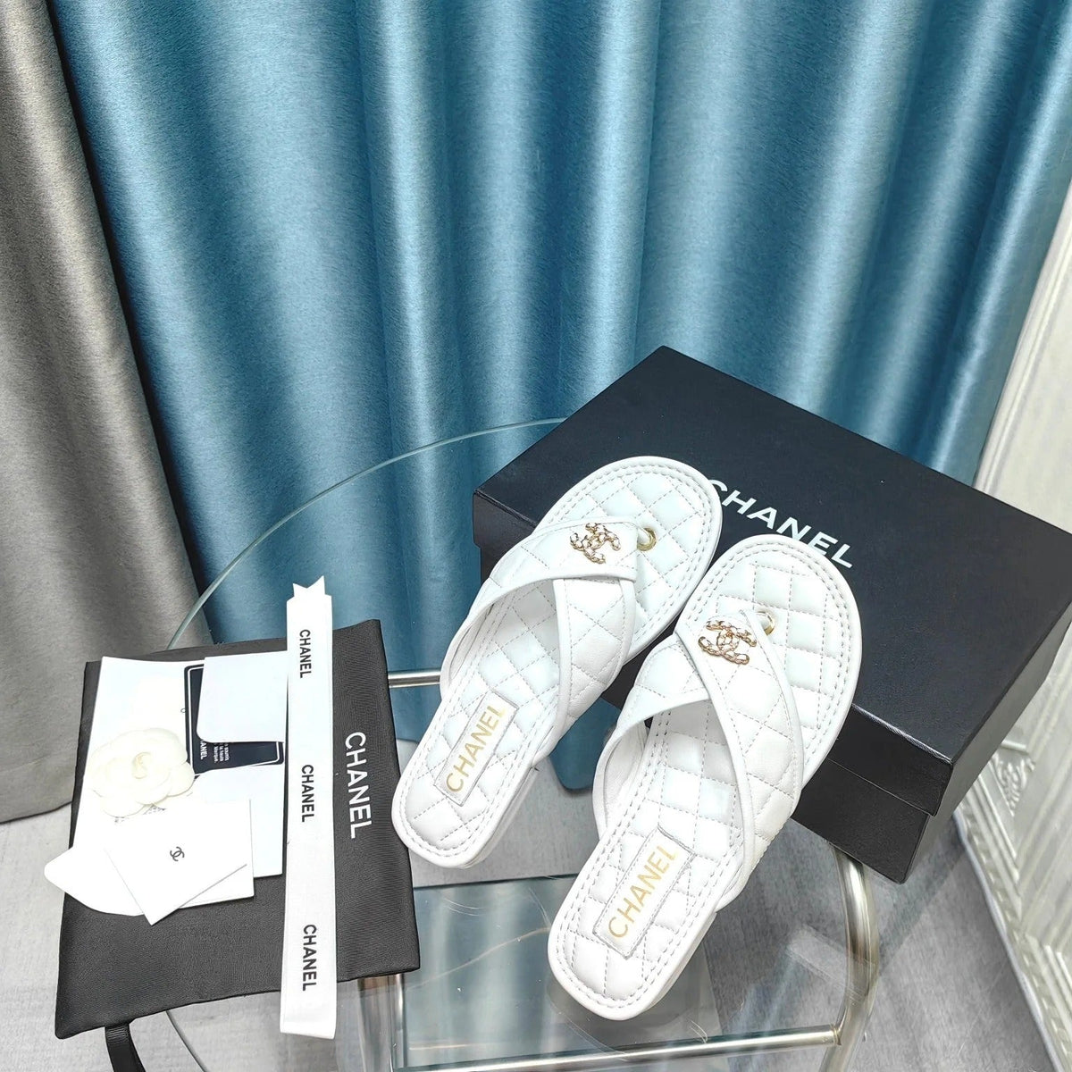 Chanel 26P Flip-Flops White in Calfskin 712309